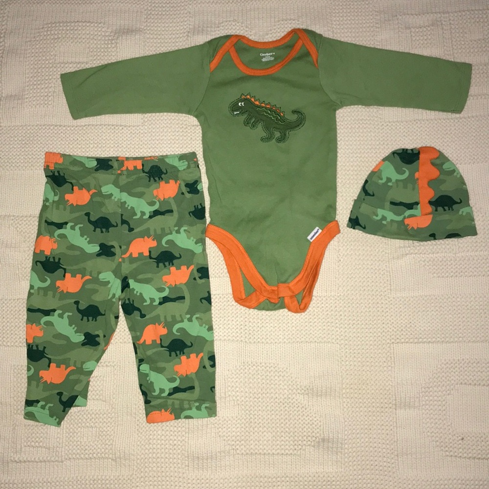 Gerber outfit set with hat